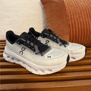 Women’s On Cloudtilt Size 8